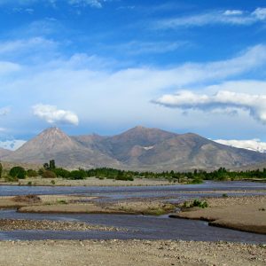 Cerro Mayal desde la costanera de Chos Malal