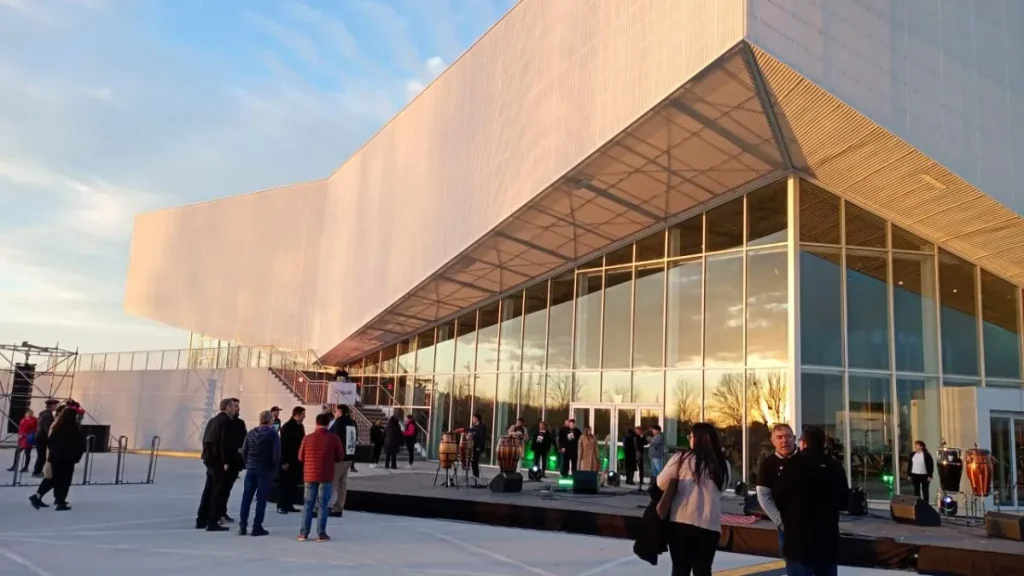 centro de convenciones Domuyo